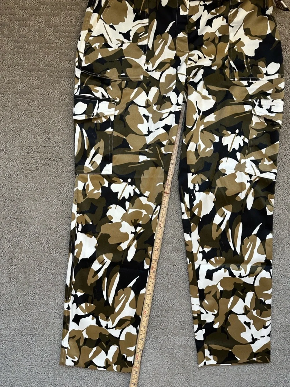Chico’s Camo Cargo Pants Belted Utility Pants Size 0.5 Small Olive Tan